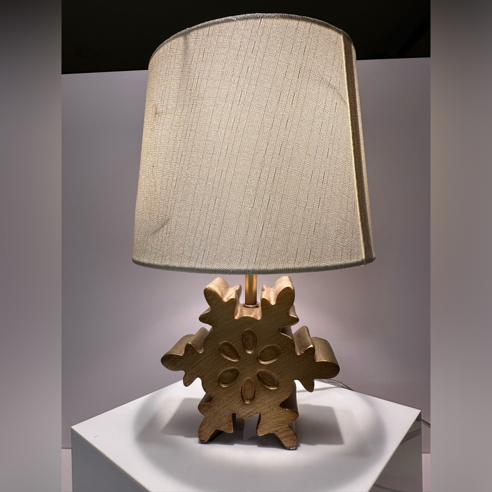 Holiday Snowflake Lamp